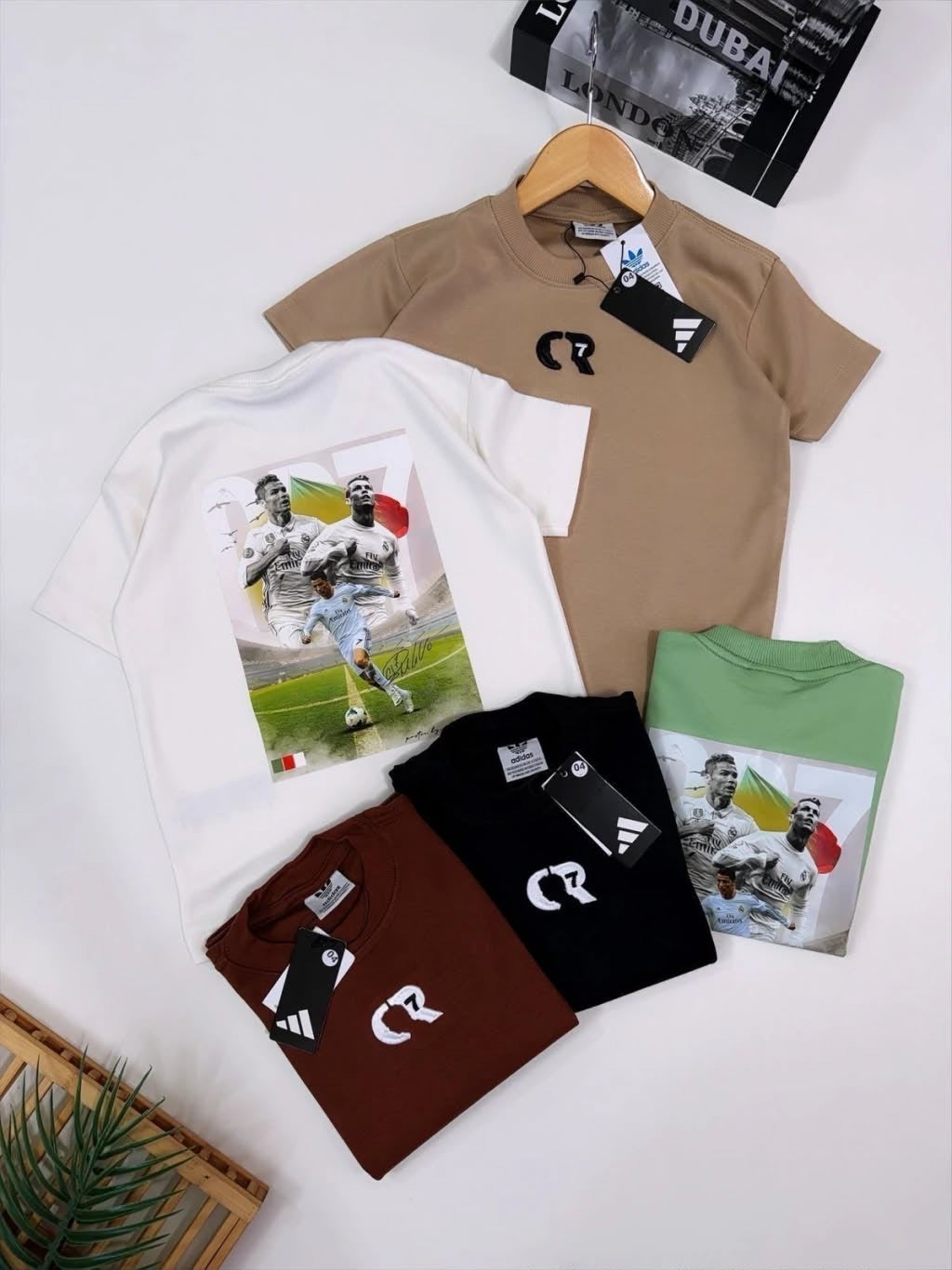 Camiseta suedine bordada na frente e estampada nas costas - CR7