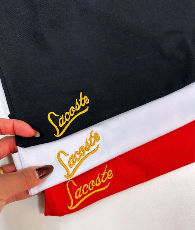Camiseta algodão com elastano bordada - Lacoste (edição especial de Natal)