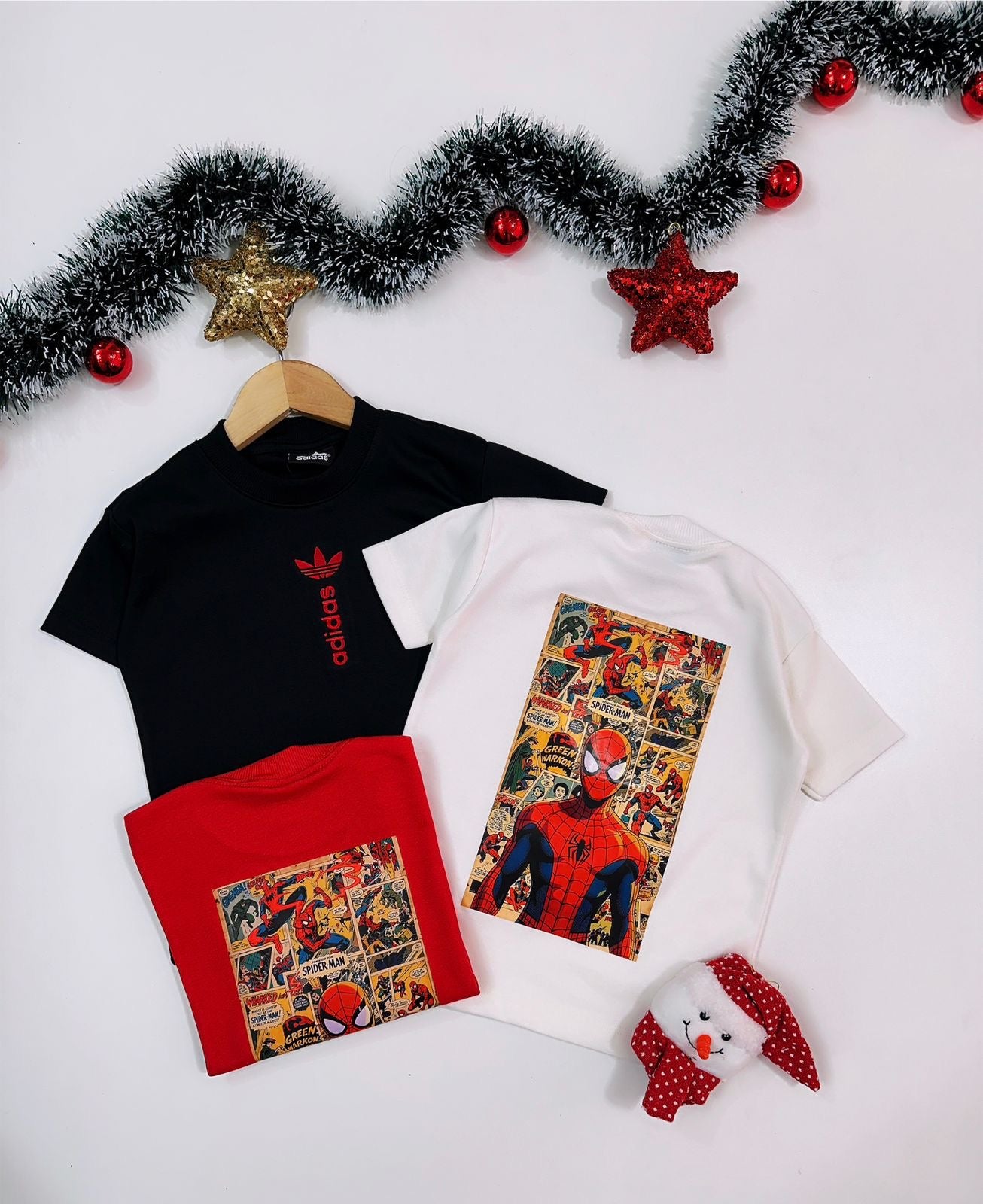 Camiseta suedine bordada na frente e estampada nas costas - Adidas x Homem Aranha