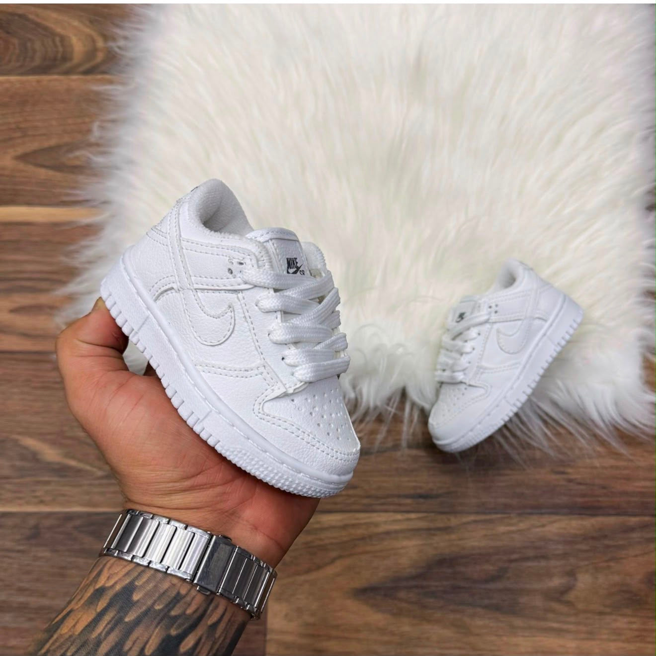 Tênis Nike Air Force todo branco (21 ao 25)