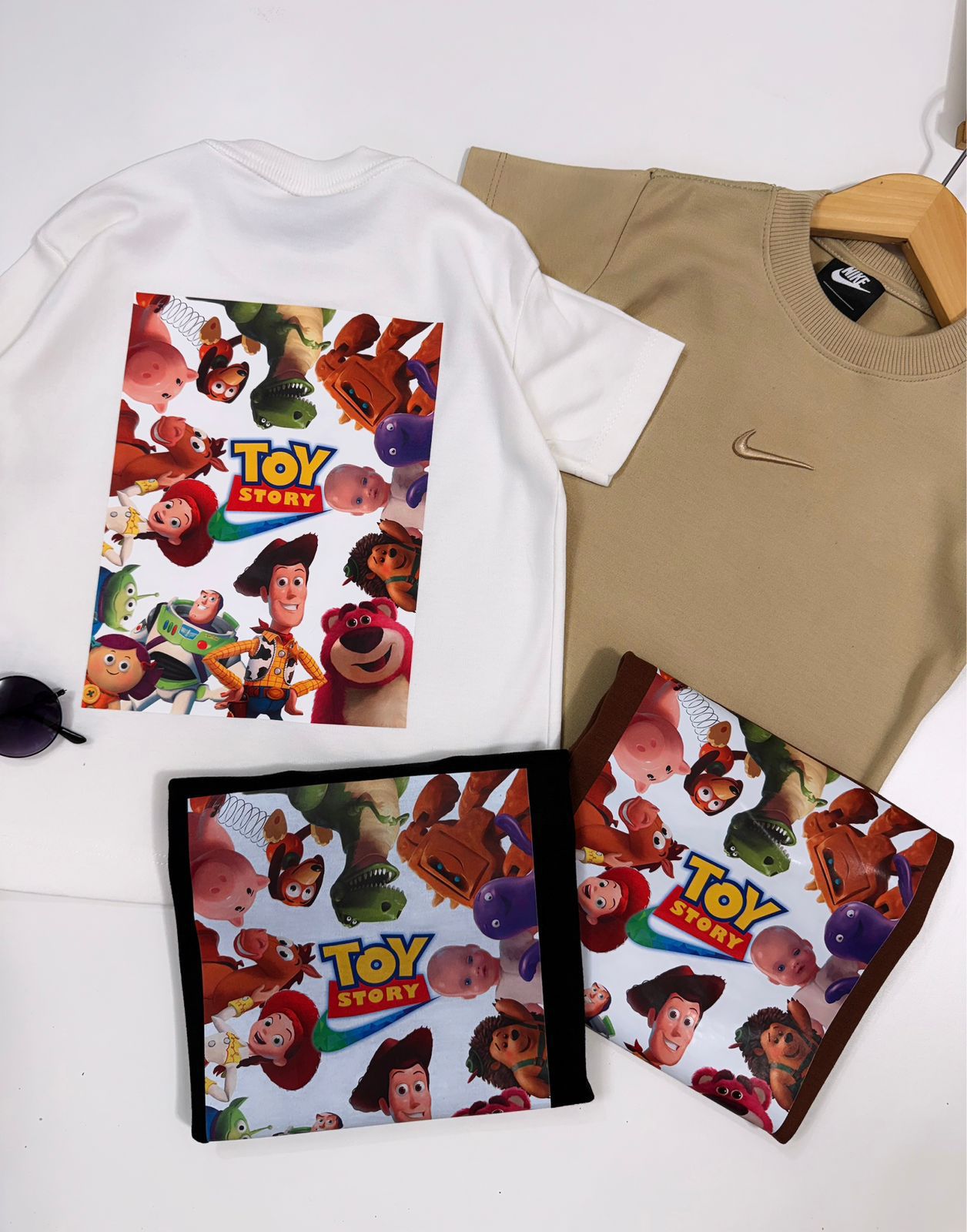 Camiseta suedine bordada na frente e estampada nas costas - Nike x Toy Story
