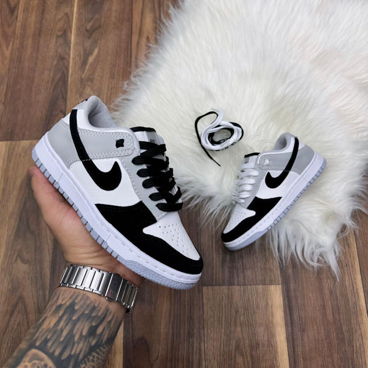 Tênis Nike dunk branco, preto e cinza (21 ao 25)