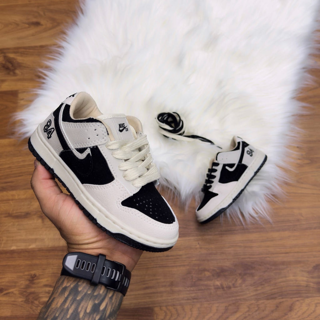 Tênis Nike preto com bege