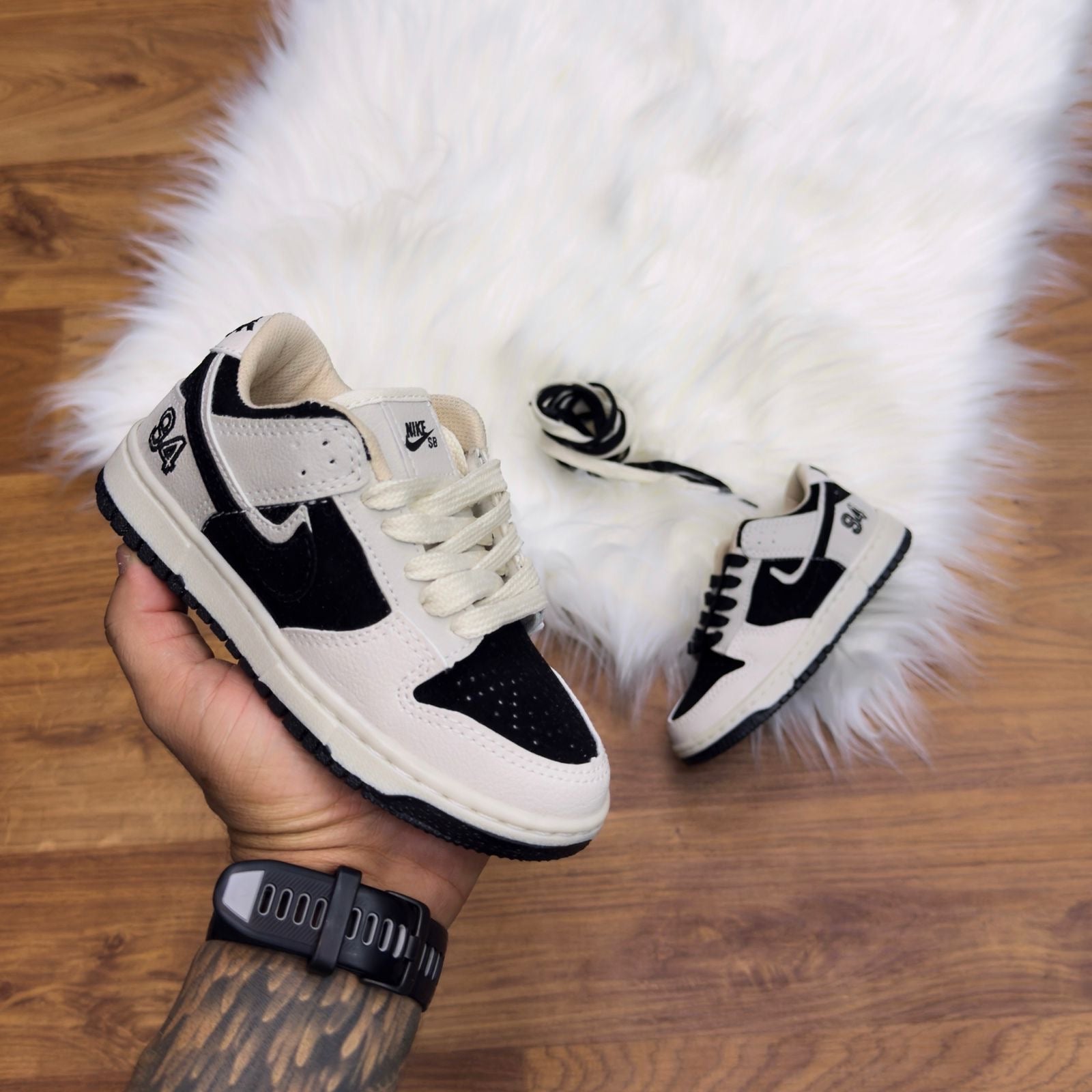 Tênis Nike preto com bege
