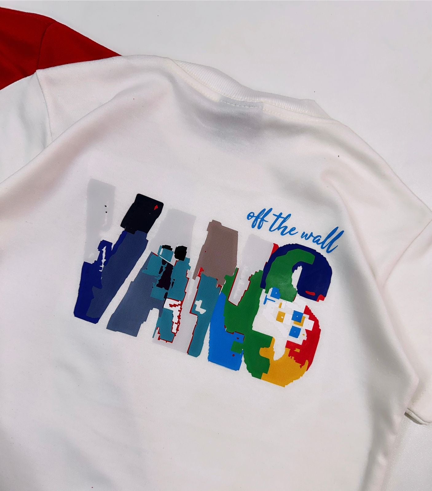 Camiseta suedine bordada na frente e estampada nas costas - Vans