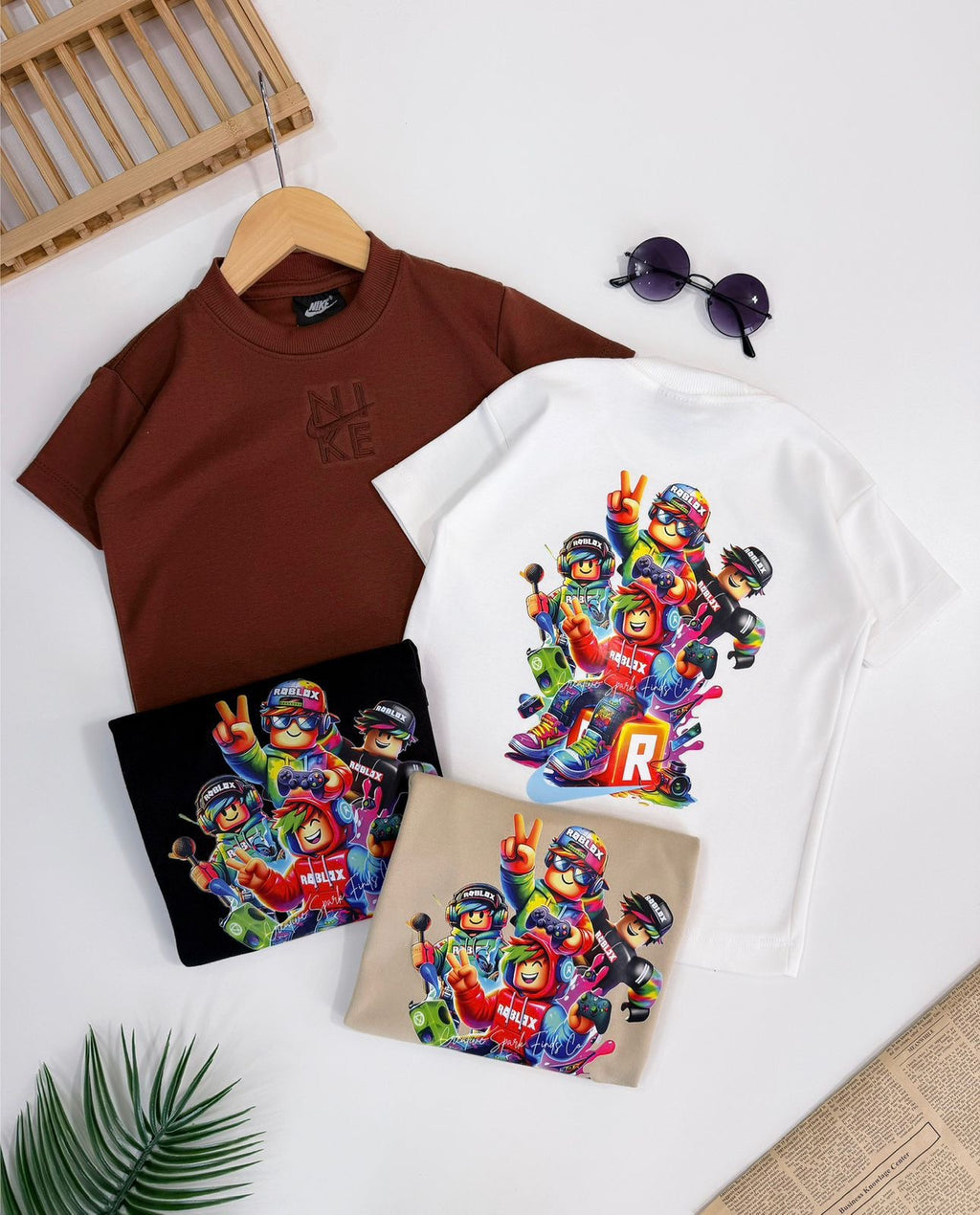 Camiseta suedine bordada na frente e estampada nas costas - Roblox
