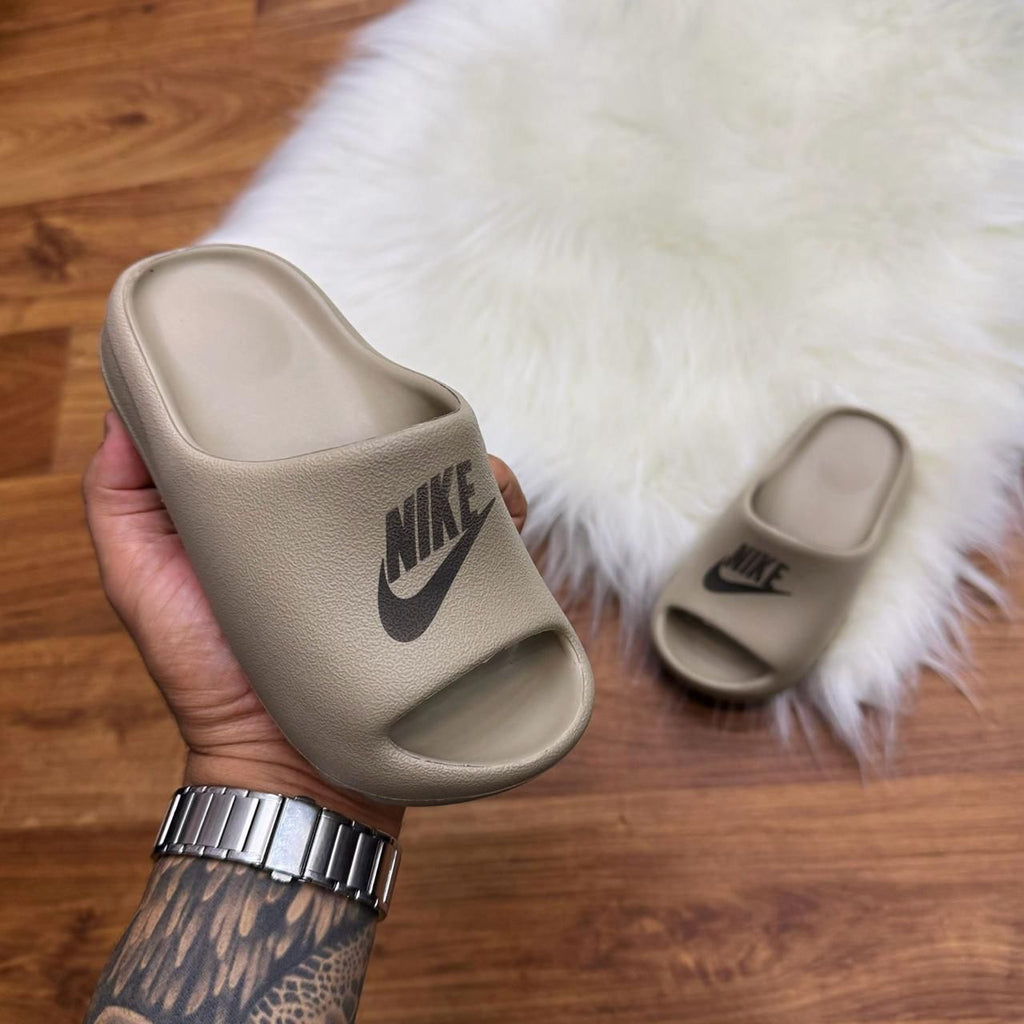 Chinelo Nike Nuvem
