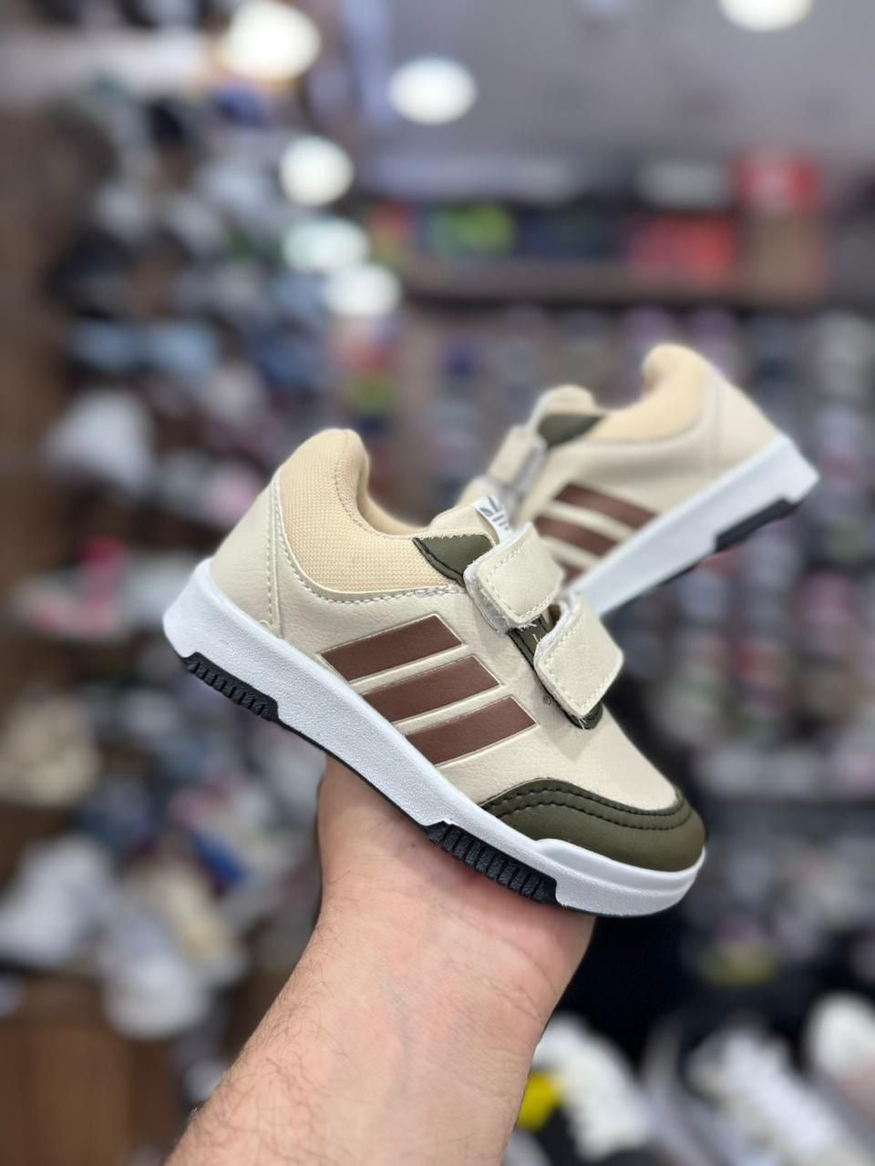 Tênis adidas de velcro - Baby
