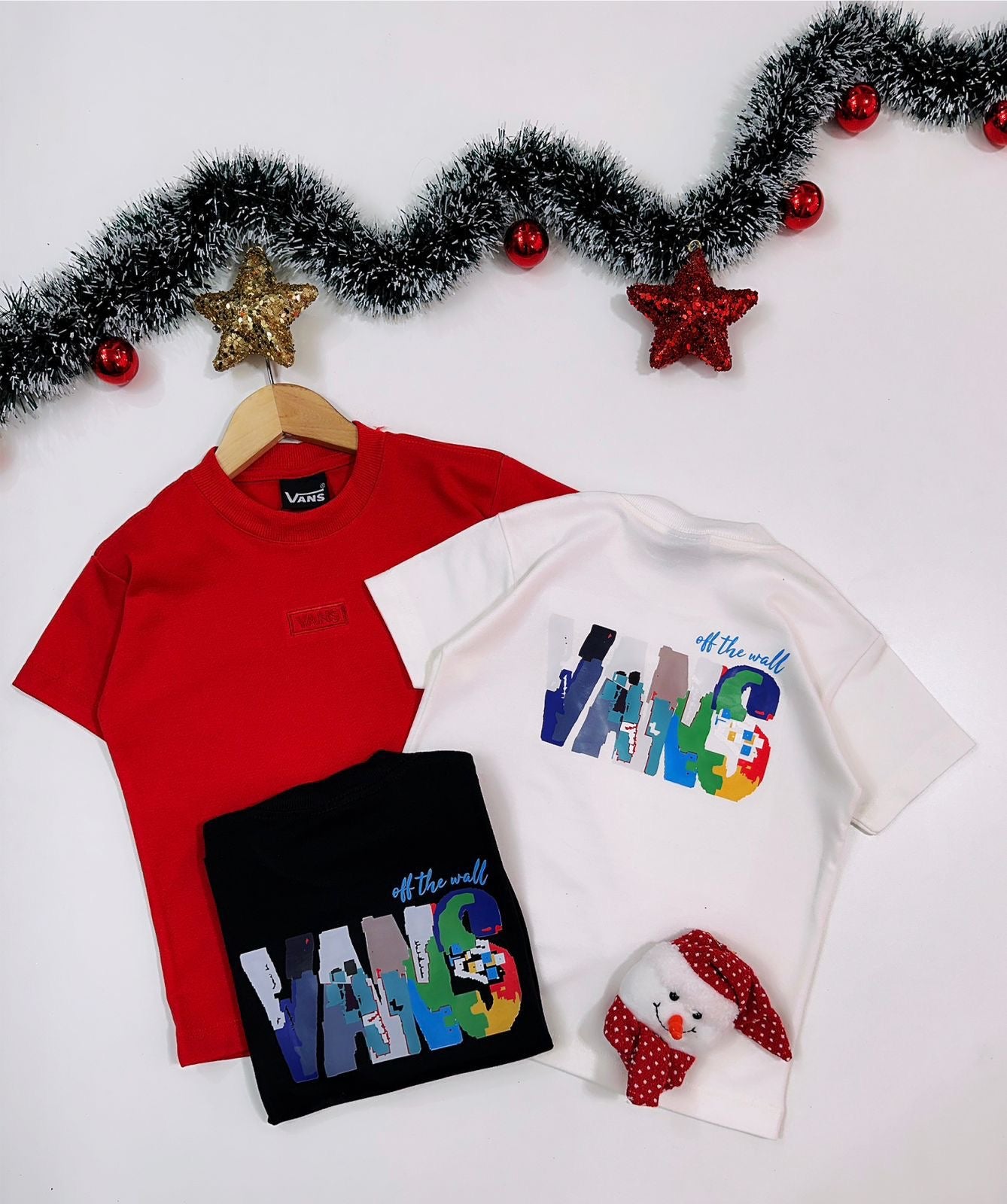 Camiseta suedine bordada na frente e estampada nas costas - Vans