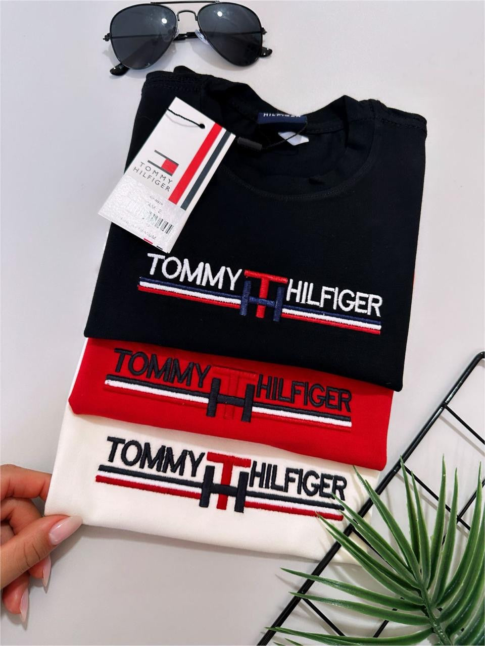 Camiseta algodão com elastano bordada - Tommy Hilfiger