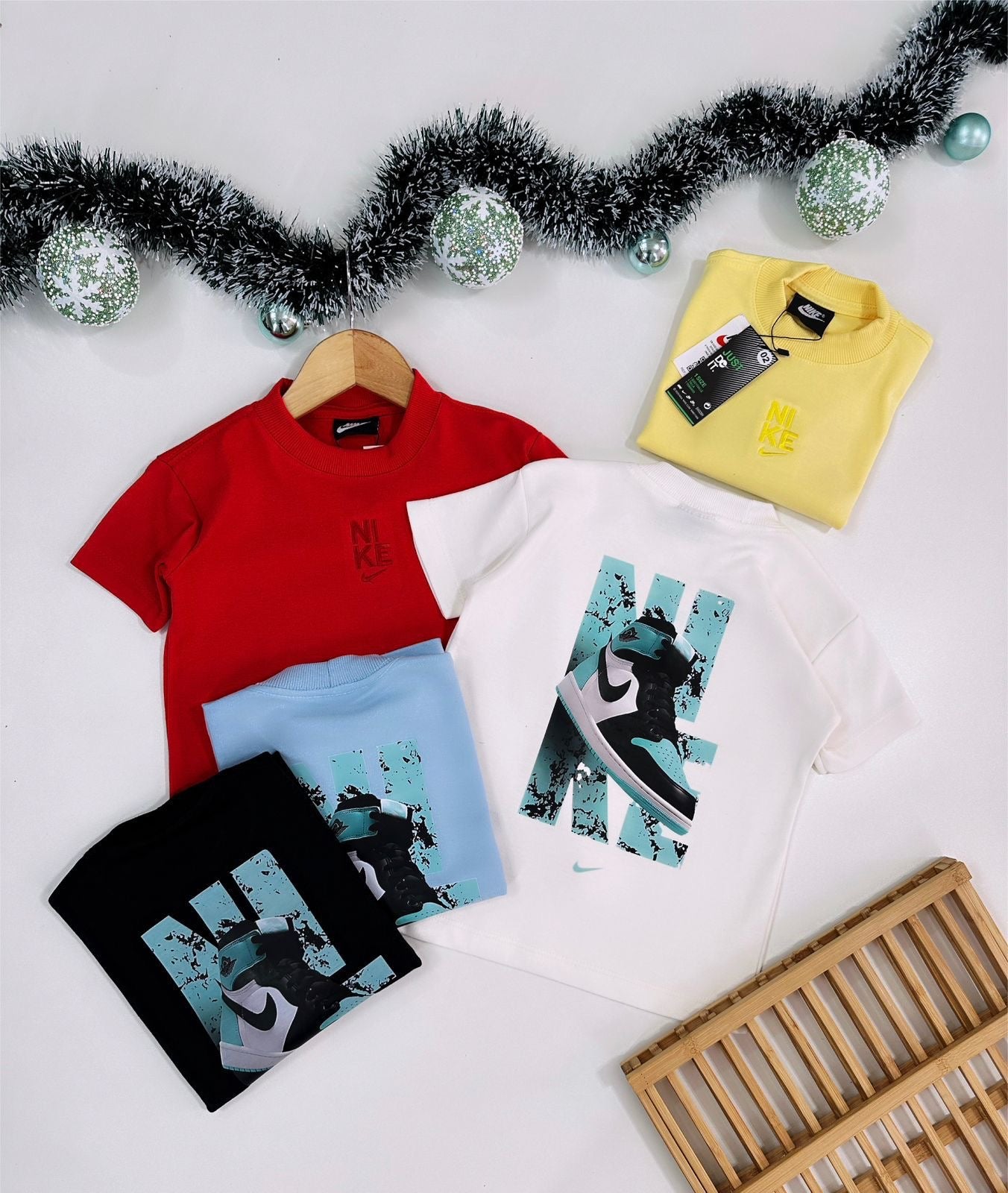 Camiseta suedine bordada na frente e estampada nas costas - Nike