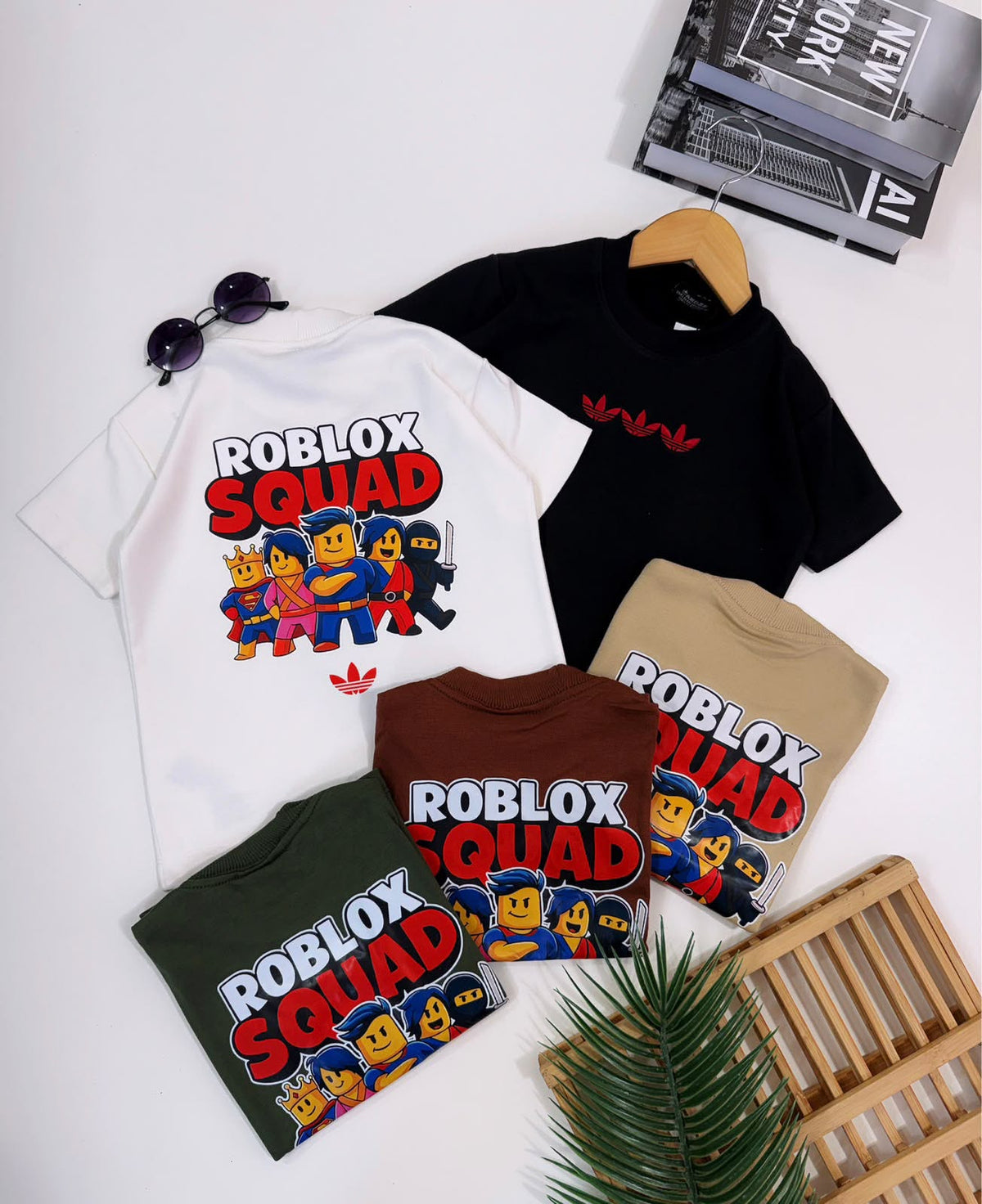 Camiseta suedine bordada na frente e estampada nas costas - Roblox