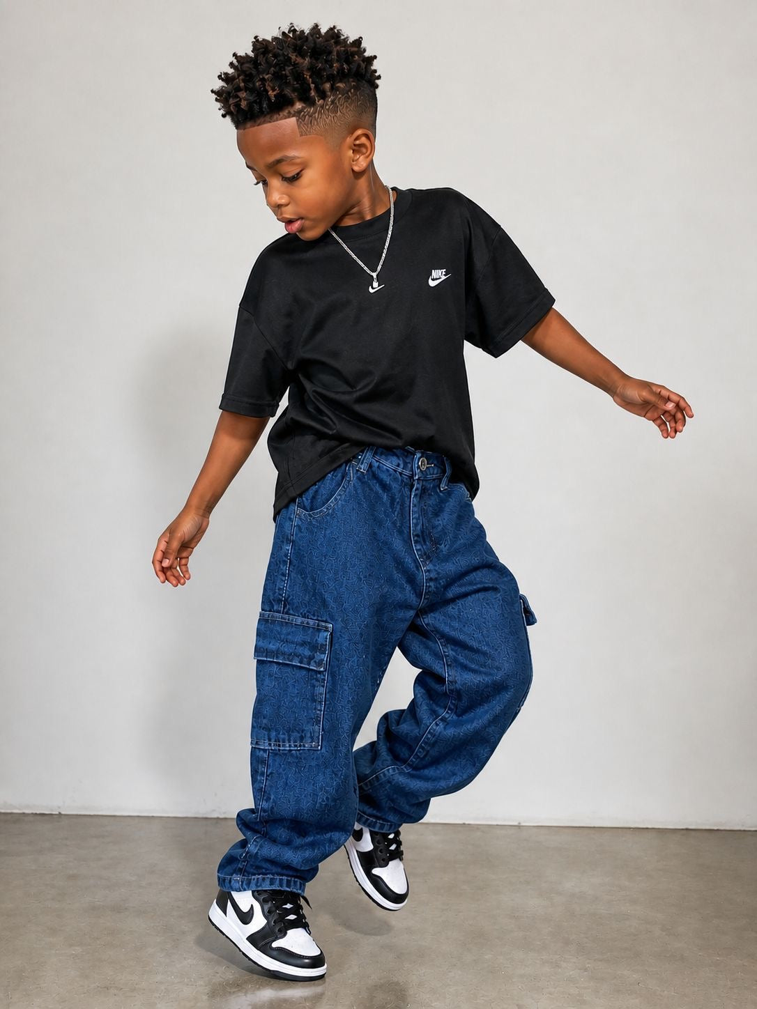 Calça jeans larguinha com bolso cargo - Nike