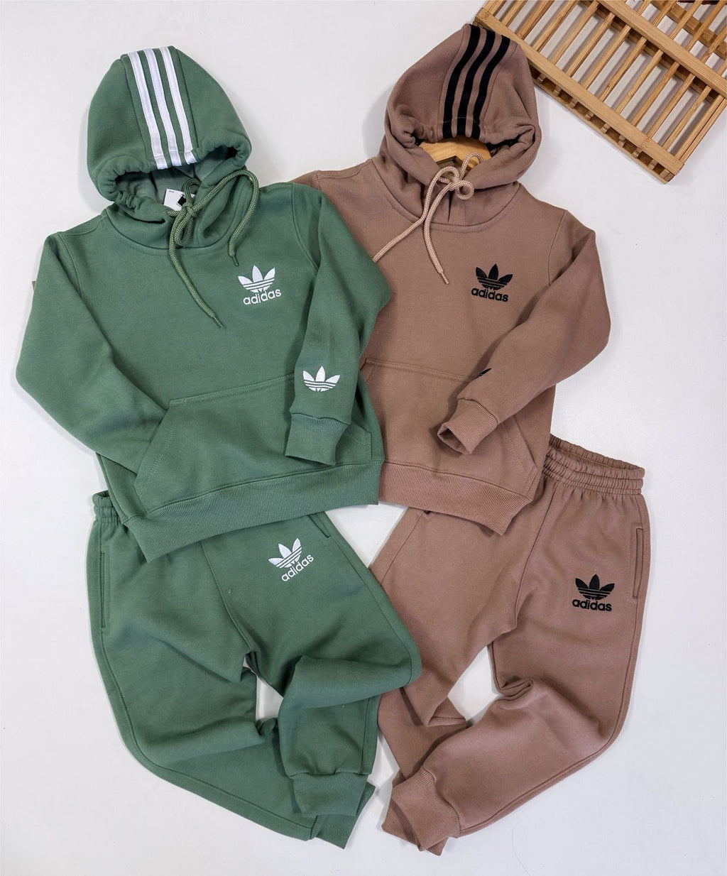 Conjunto de moletom 3 cabos com detalhes bordados - Adidas