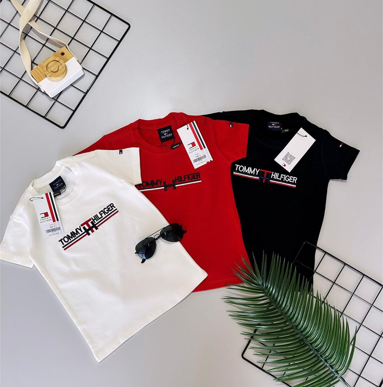 Camiseta algodão com elastano bordada - Tommy Hilfiger