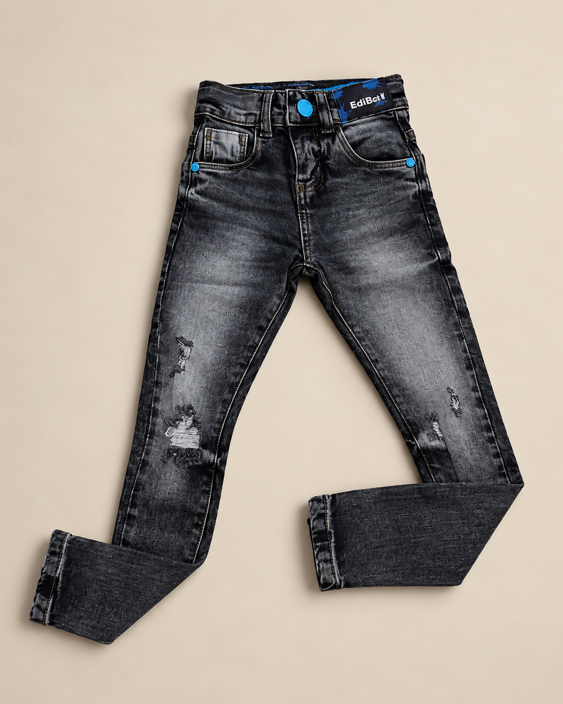 Calça jeans preta rasgadinha com ajuste interno