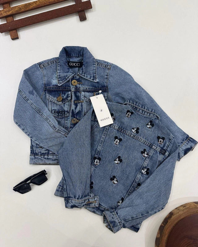 Jaqueta jeans Gucci com Mickey bordado nas costas