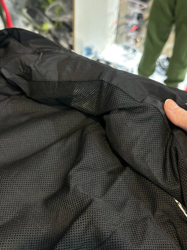 Jaqueta corta-vento importada