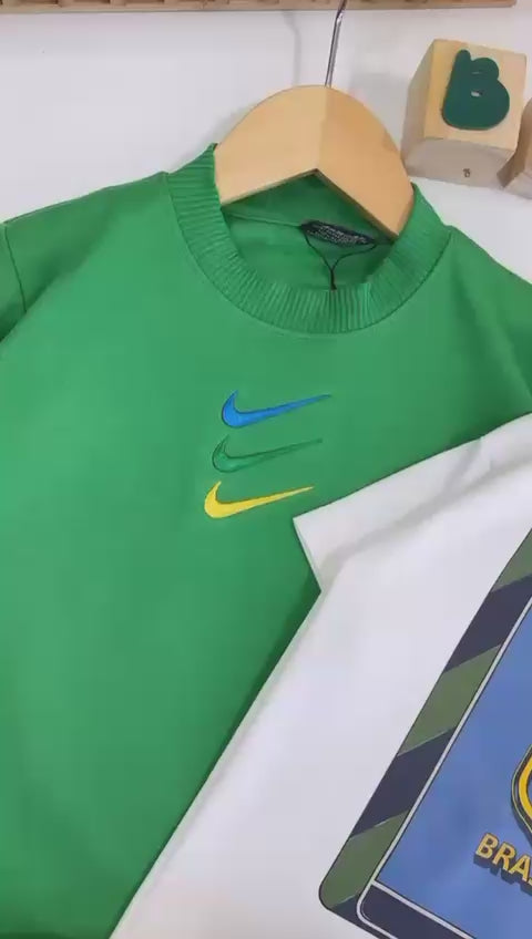 Camiseta suedine bordada na frente e estampada nas costas - Nike x Brasil